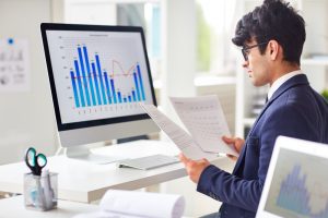 how to be a fanancial analyst